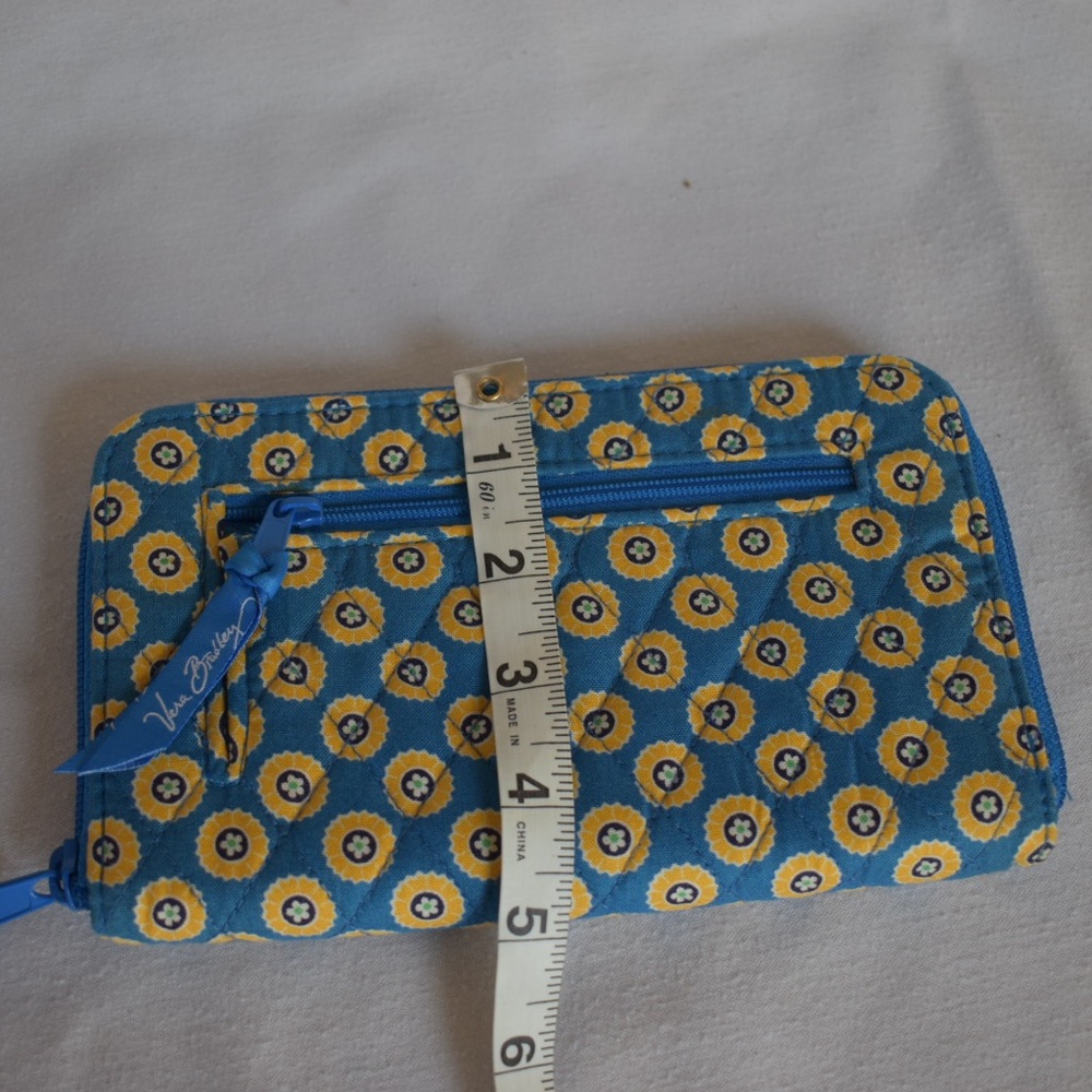 VERA BRADLEY Zip Around Wallet Wristlet Riviera Blue and Yellow Floral - Picture 7 of 7